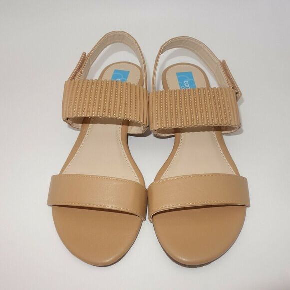 Comfort Corner Shoes - New in Box Comfort Corner Tan Biege Sandals Low Heel Women's 9 Wide